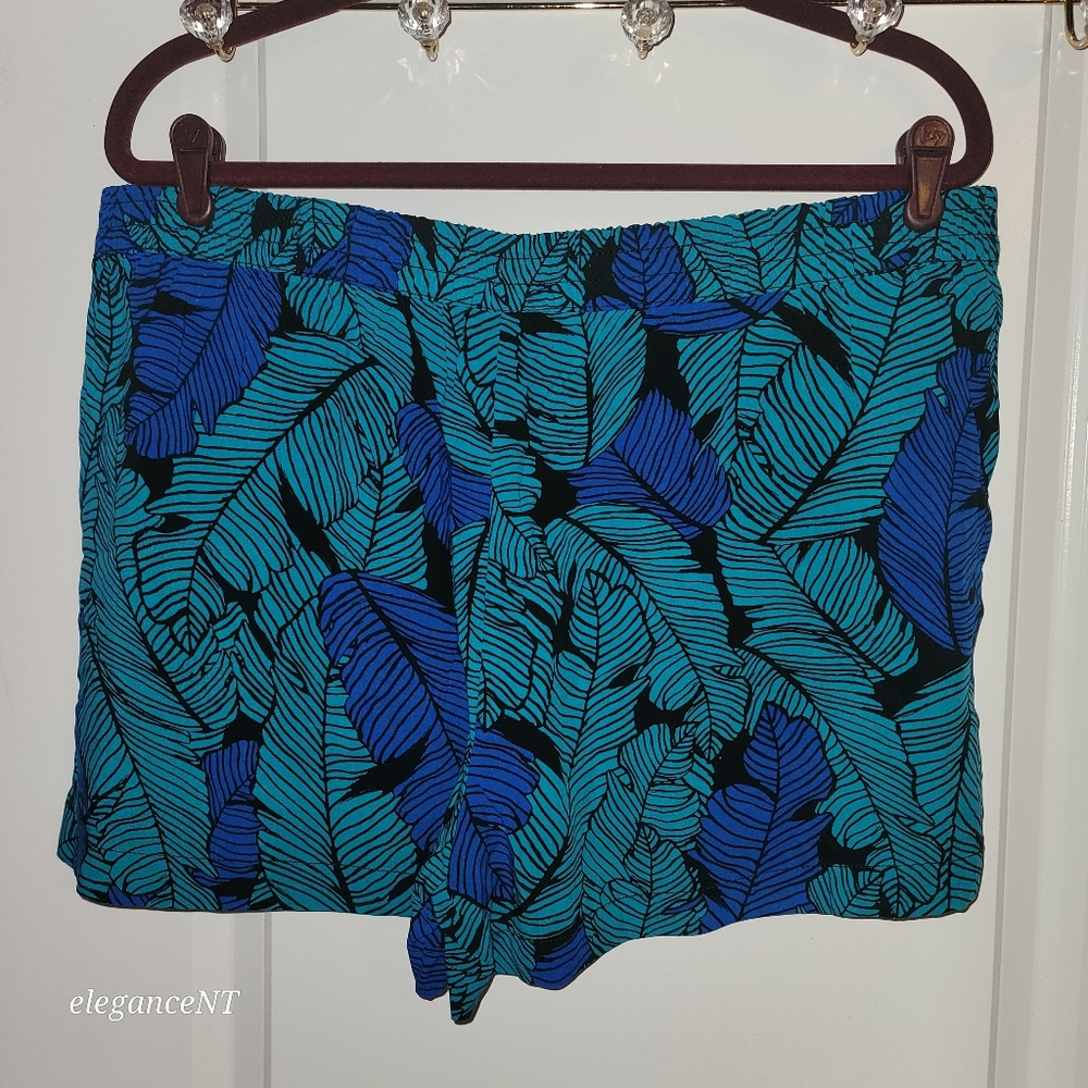 Ana Green, Blue and Black Leaf Print Shorts Sz: XL NWT - Picture 2 of 11